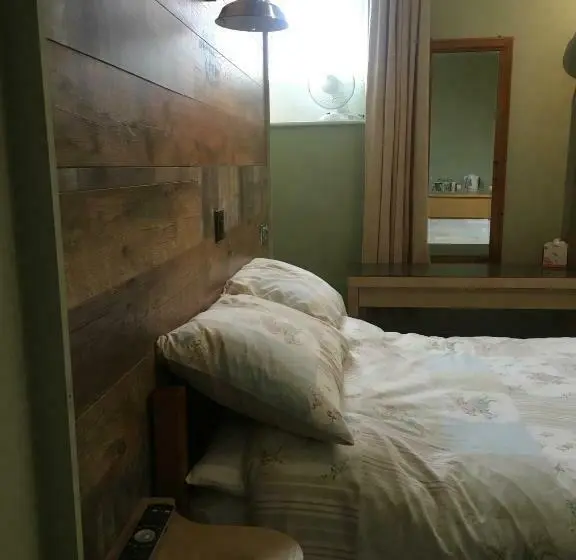 ファミリールーム, Kings Arms Inn