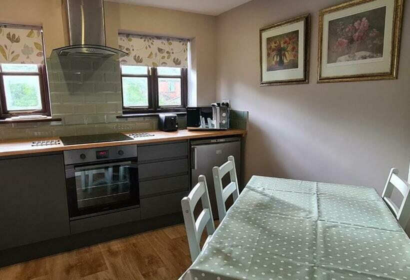 Quarto standard, Threeways House