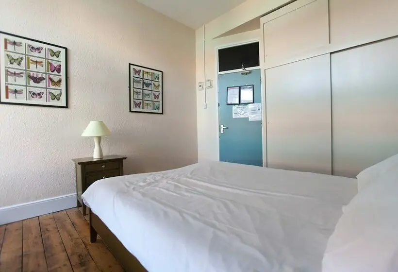 اتاق خانوادگی با سرویس بهداشتی مشترک, Hostel Connect