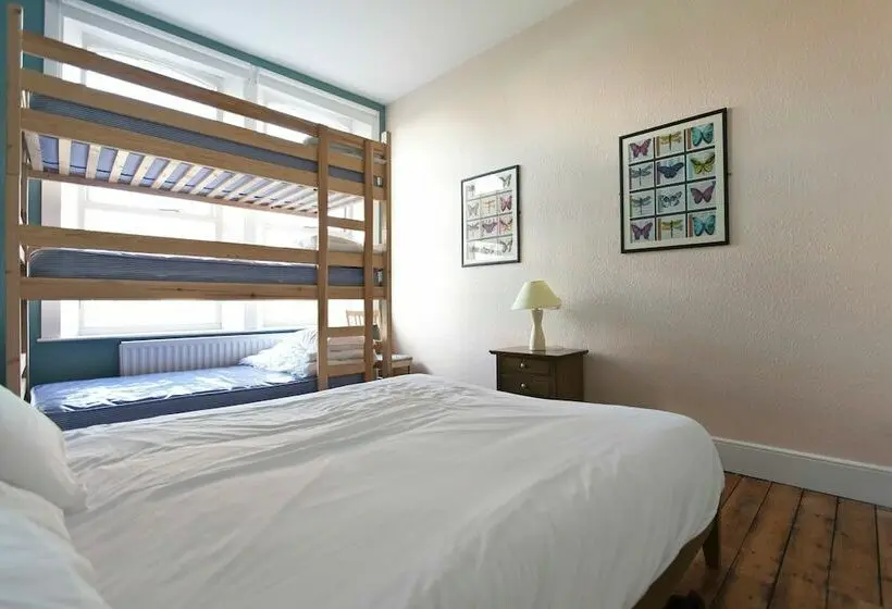 اتاق خانوادگی با سرویس بهداشتی مشترک, Hostel Connect
