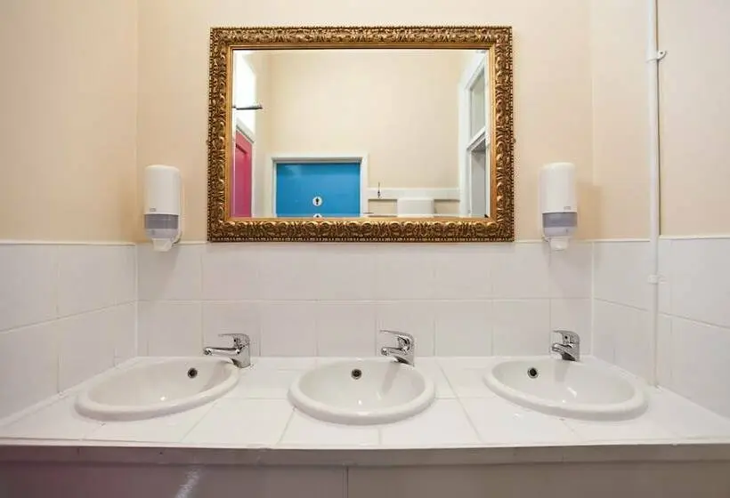 اتاق خانوادگی با سرویس بهداشتی مشترک, Hostel Connect