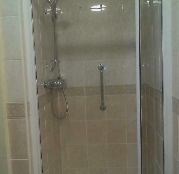 Quarto Estandar Individual, Selborne