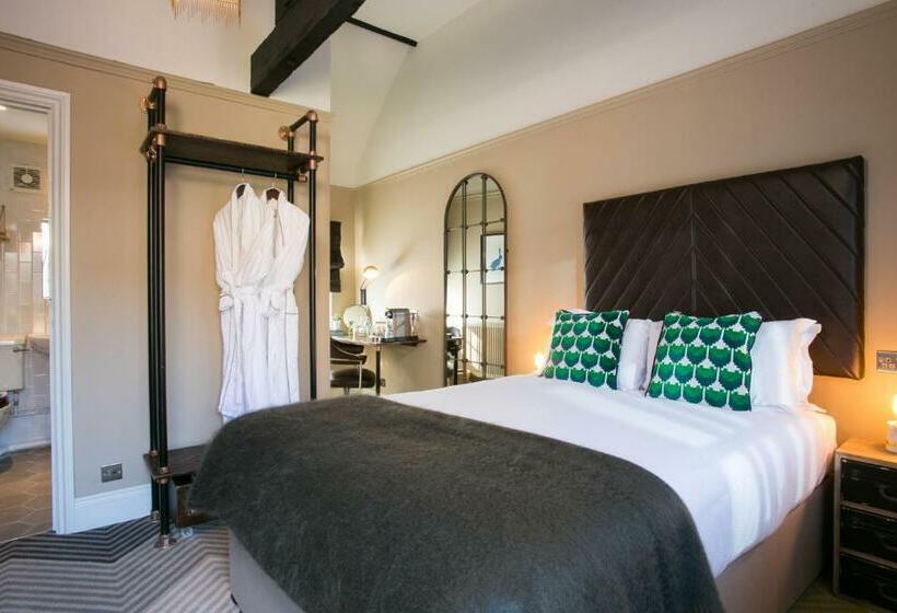 غرفة ديلوكس, The Huntsman Of Brockenhurst