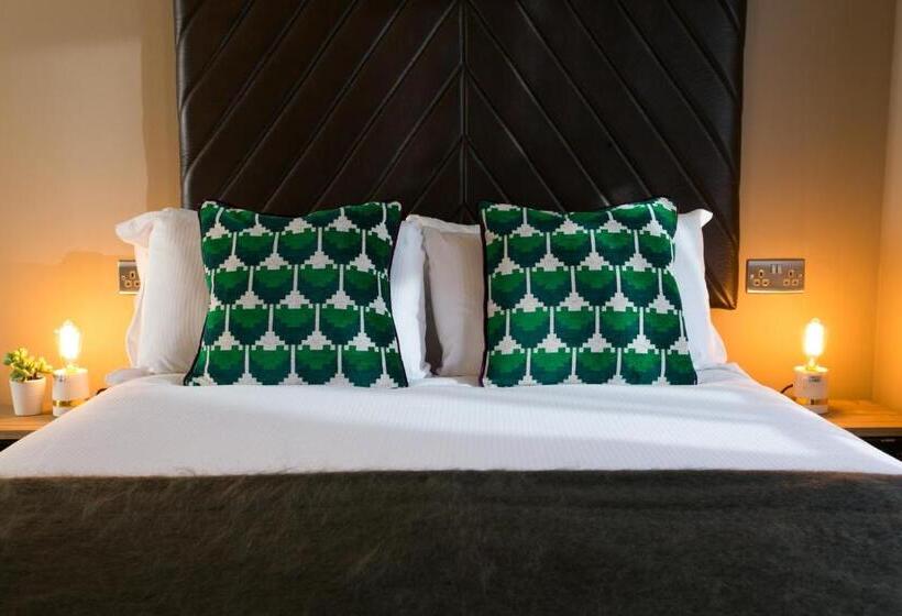 غرفة قياسية, The Huntsman Of Brockenhurst