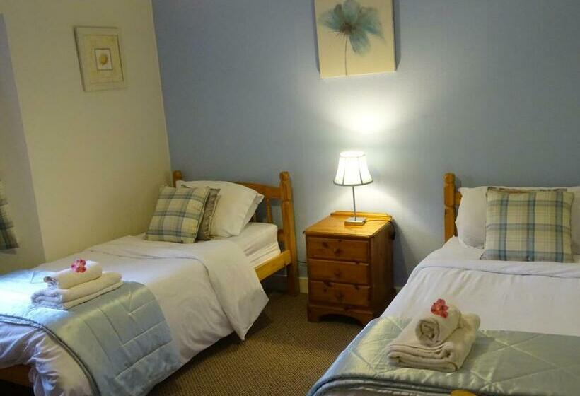 Номер Стандарт Вид на Сад, The Strontian