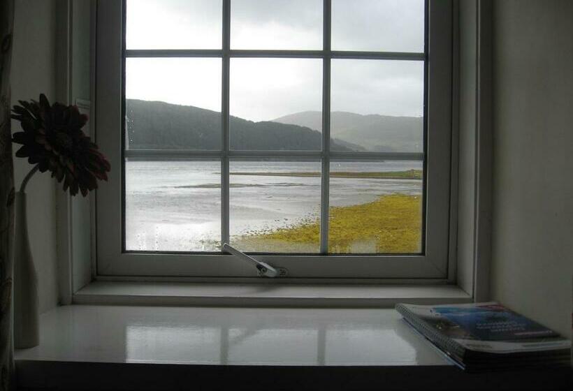 套房, The Strontian