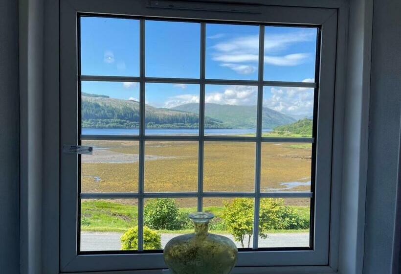 Люкс, The Strontian