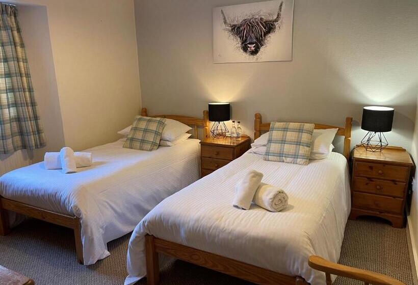 Номер Стандарт Вид на Сад, The Strontian