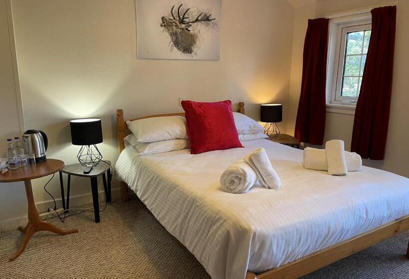 Номер Стандарт Вид на Сад, The Strontian