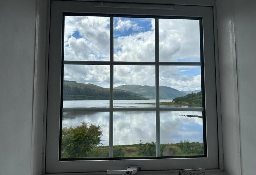 Номер Стандарт Вид на Озеро, The Strontian