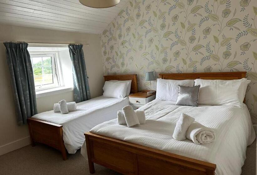 Семейный Номер, The Strontian