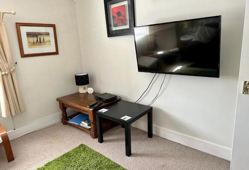 Семейный Номер, The Strontian