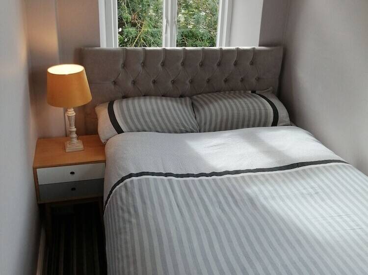 스탠다드 룸, Spring Grove Tavern