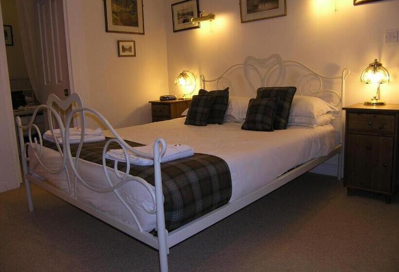 חדר משפחתי, Achnabobane Farmhouse