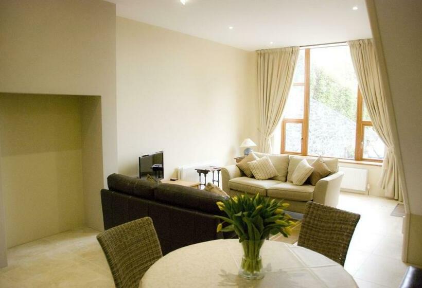 סוויטה, Courtyard Mews Armagh City