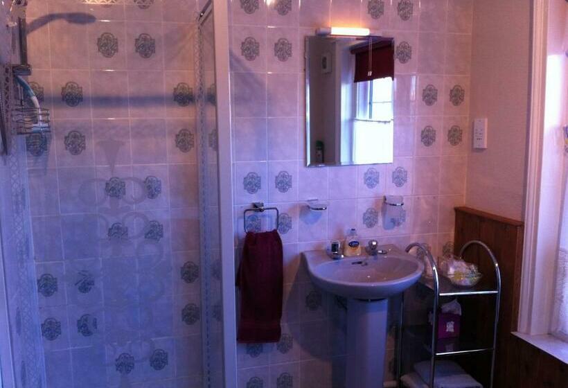 غرفة أساسية, Elloe Lodge