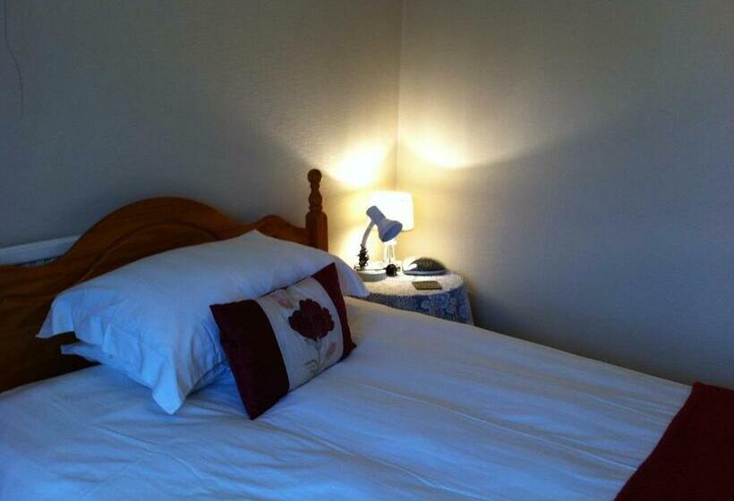 غرفة أساسية, Elloe Lodge