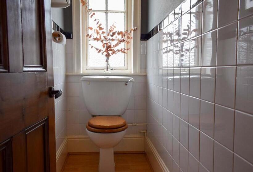 غرفة قياسية, Elloe Lodge