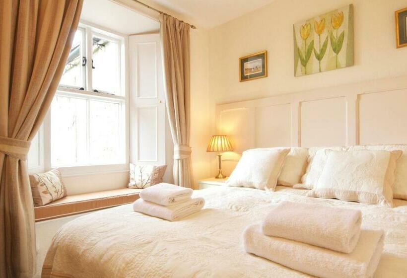 غرفة قياسية, The Old Vicarage