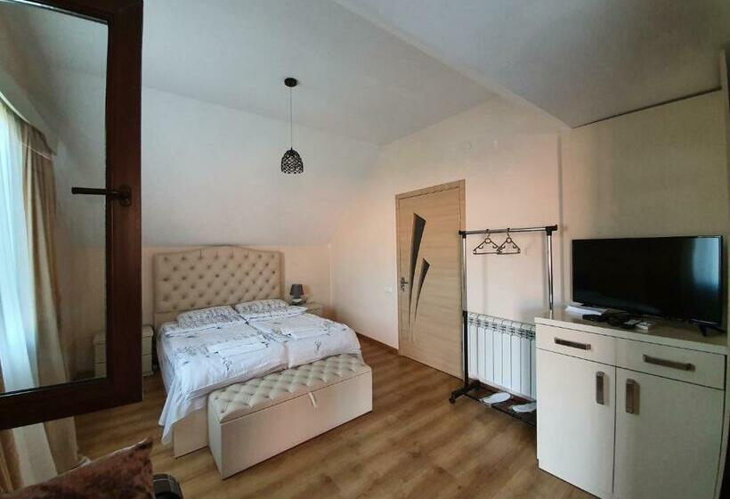 اتاق لوکس با بالکن, Bagineti