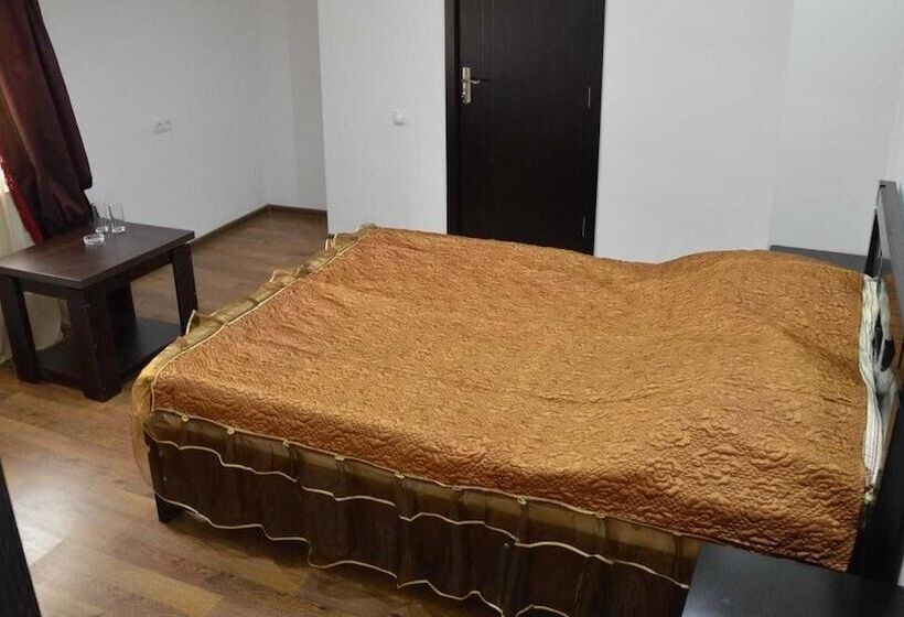 اتاق لوکس با بالکن, Bagineti