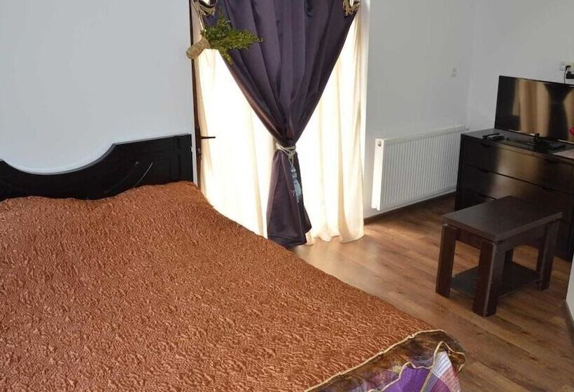 اتاق لوکس با بالکن, Bagineti