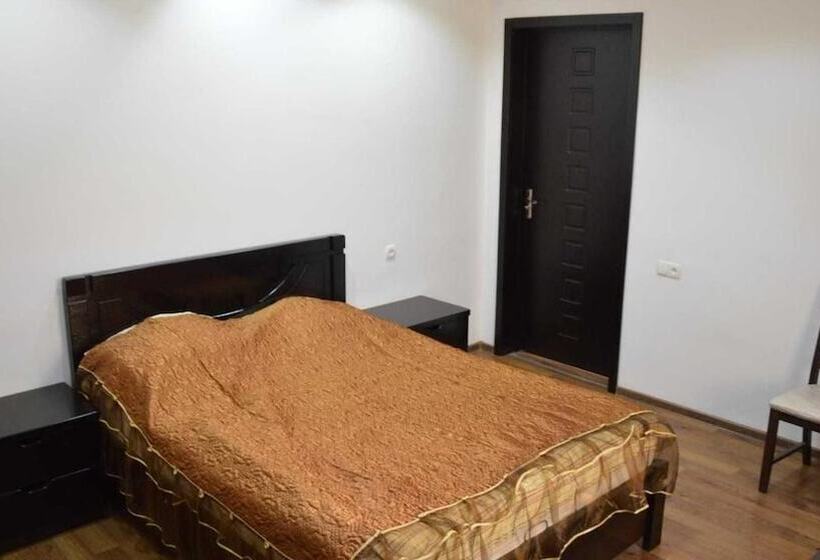 اتاق لوکس با بالکن, Bagineti