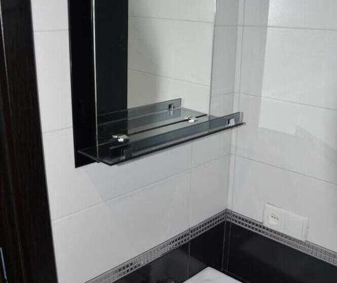 اتاق لوکس با بالکن, Bagineti