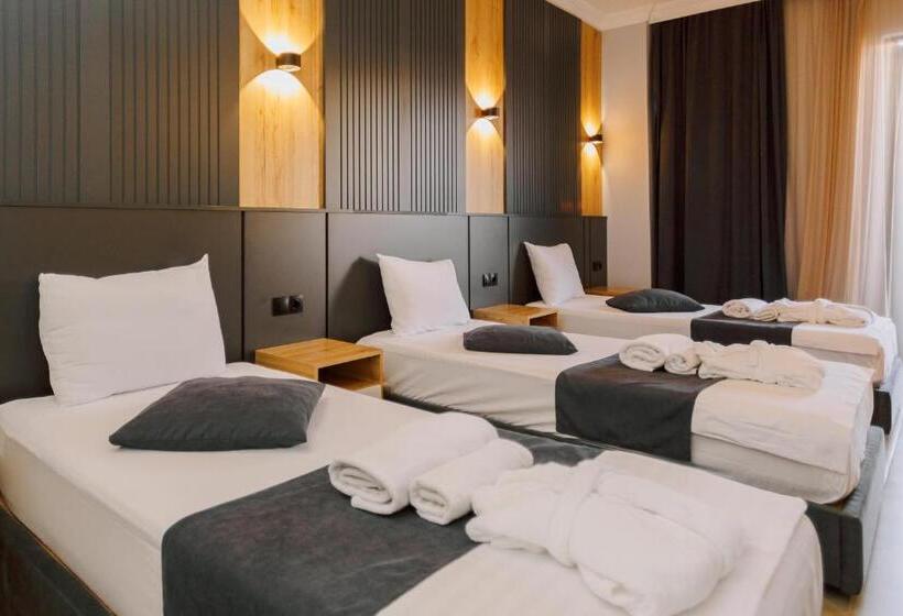 اتاق استاندارد سه تخته با بالکن, Bel Mare Boutique