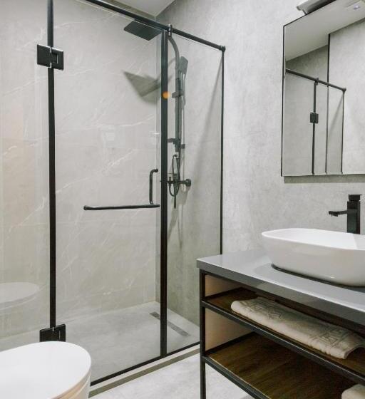 اتاق خانوادگی, Bel Mare Boutique