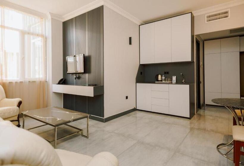 سوییت, Bel Mare Boutique