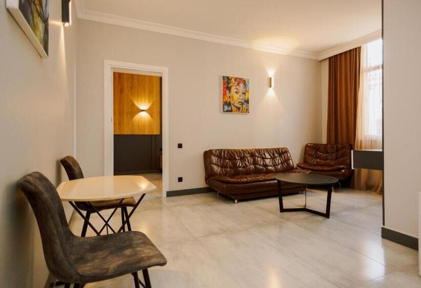 سوییت, Bel Mare Boutique