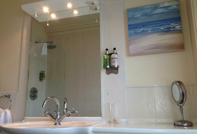 디럭스 룸 킹사이즈 침대, Blyth