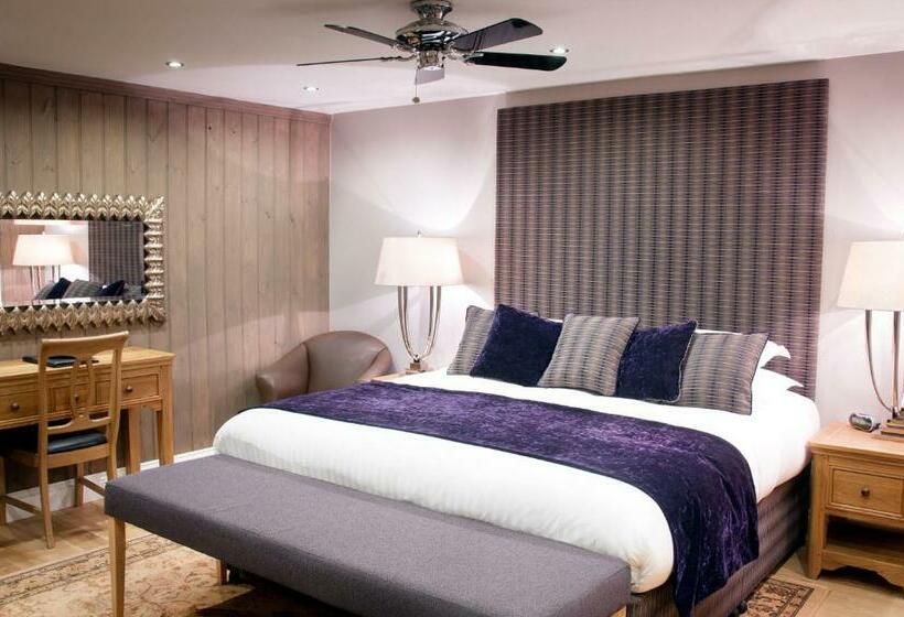 חדר סופריור, Briarfields