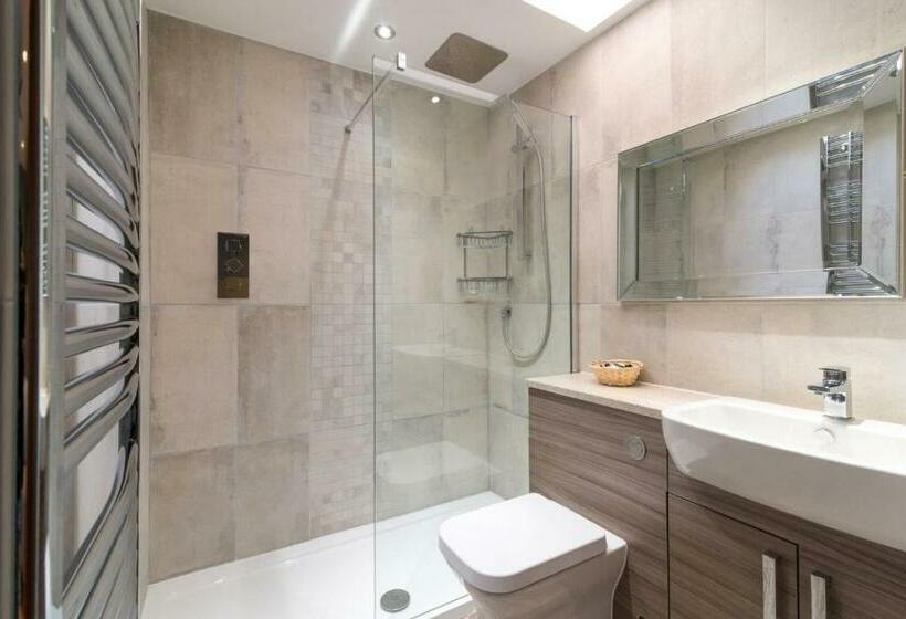 חדר סטנדרט, Briarfields