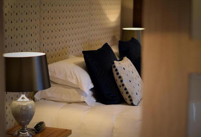 חדר דלוקס, Briarfields