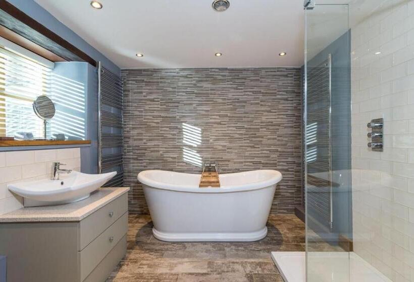 חדר דלוקס, Briarfields