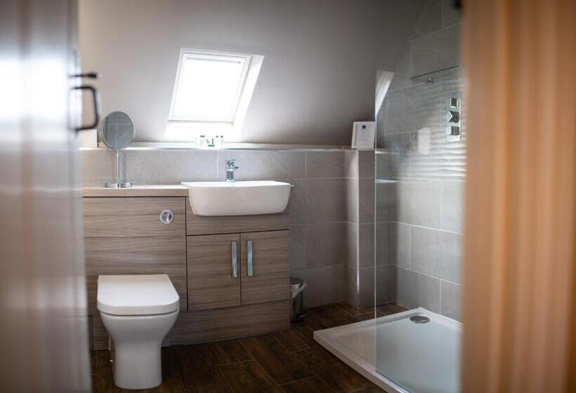 סוויטה, Briarfields