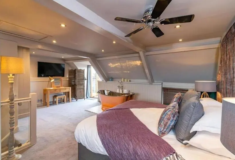 Suite, Briarfields