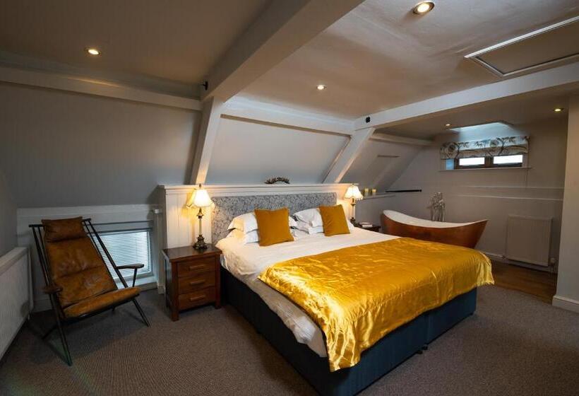 סוויטה, Briarfields