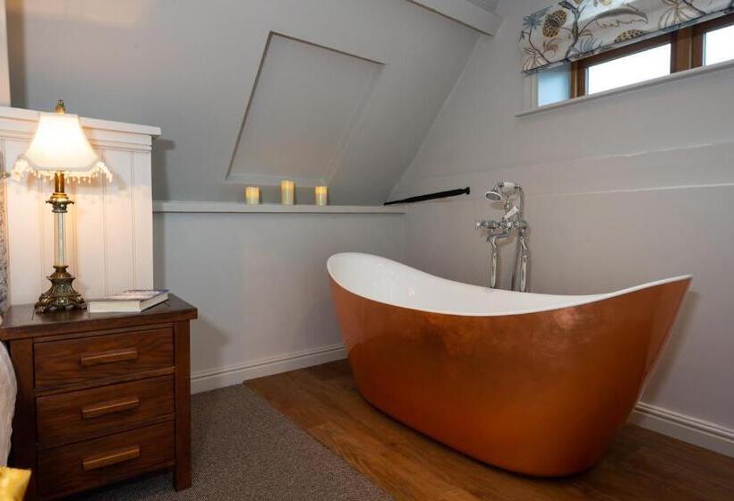 סוויטה, Briarfields