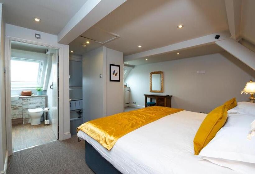 סוויטה, Briarfields