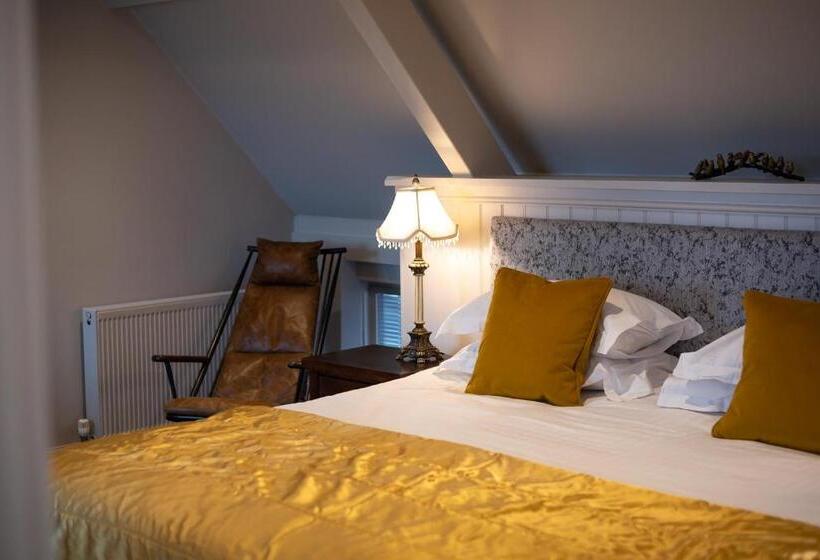 סוויטה, Briarfields