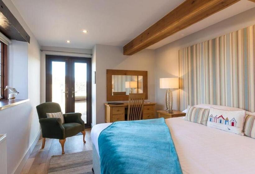 חדר סופריור, Briarfields