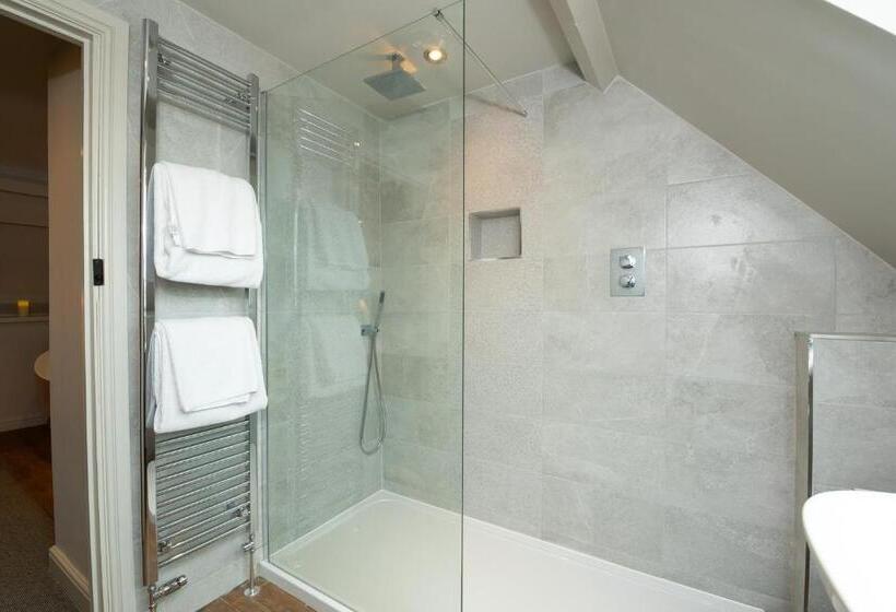 סוויטה, Briarfields