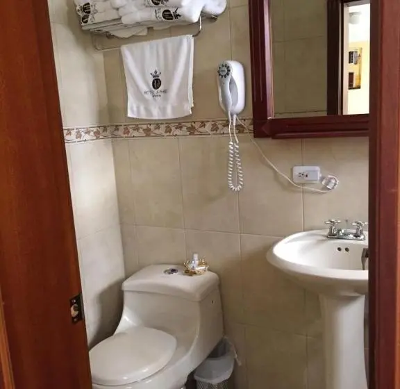 Standard Kolmen Hengen Huone, Joshed Imperial