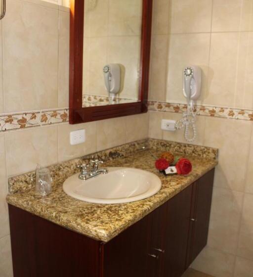 اتاق استاندارد سه نفره, Joshed Imperial