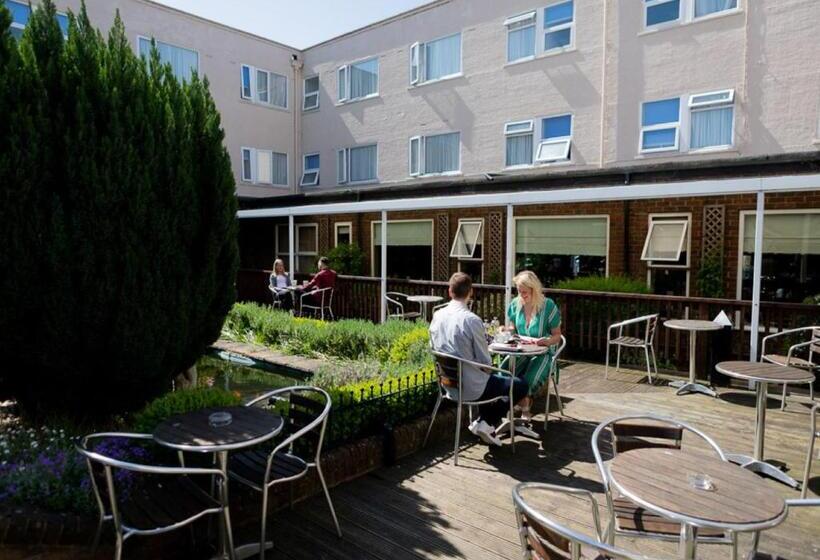 家庭套房, King Charles