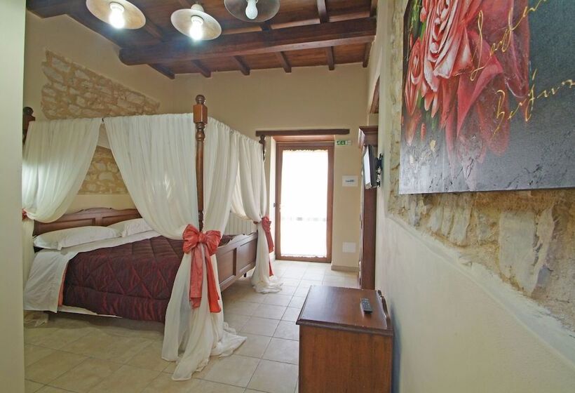 اتاق استاندارد سه نفره, Palazzo Del Papa Agriturismo