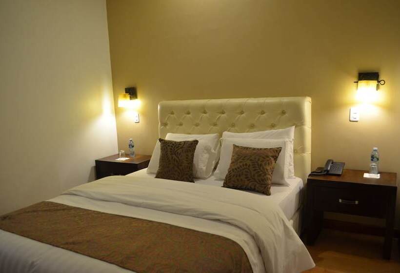 غرفة قياسية ثلاثية, Siena